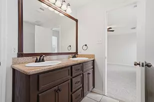 6611 Green Pear Ln, Houston, TX 77049 - Photo 16