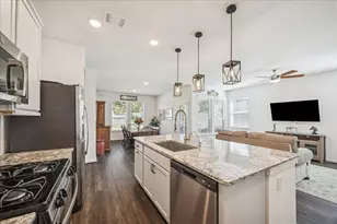 406 Wild Petunia Ct, Montgomery, TX 77316 - Photo 2