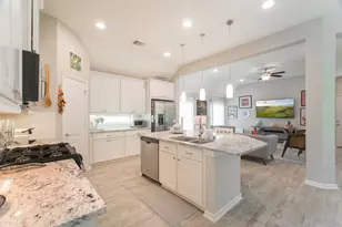 87 Bloomhill Pl, The Woodlands, TX 77354 - Photo 2
