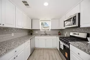 9728 Debbie Ln, Houston, TX 77038 - Photo 6