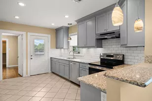 502 Dell Ct, Houston, TX 77009 - Photo 6