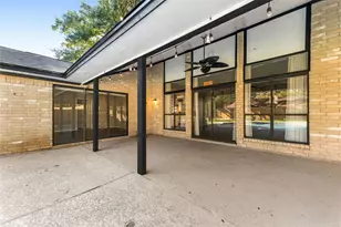 303 Narcissus St, Lake Jackson, TX 77566 - Photo 6