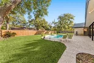 303 Narcissus St, Lake Jackson, TX 77566 - Photo 8