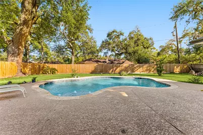 303 Narcissus Street, Lake Jackson, TX 77566 - Photo 12