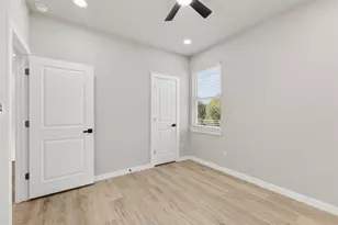 1105 E Main St, Brenham, TX 77833 - Photo 14