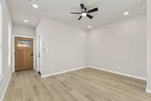 1105 E Main St, Brenham, TX 77833 - Photo 4