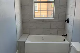 5306 Pickfair St, Houston, TX 77026 - Photo 16