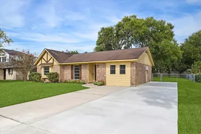 108 Annette Lane, Friendswood, TX 77546 - Photo 2