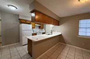 1037 N Chenango St, Angleton, TX 77515 - Photo 4
