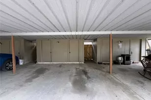 1037 N Chenango St, Angleton, TX 77515 - Photo 10