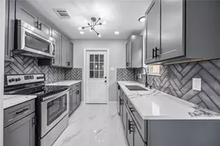 9710 Willow Wood Ln, Houston, TX 77086 - Photo 10