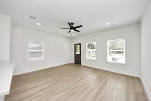 1314 W Willis St, Alvin, TX 77511 - Photo 24