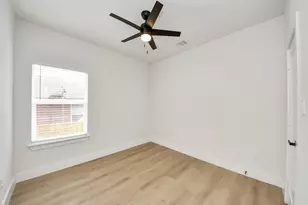 1314 W Willis St, Alvin, TX 77511 - Photo 30