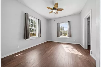2914 Avenue L, Galveston, TX 77550 - Photo 2