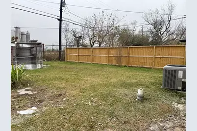 6743 Crestmont Street, Houston, TX 77033 - Photo 10