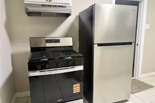 6743 Crestmont St, Houston, TX 77033 - Photo 2