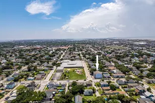 1325 35th St, Galveston, TX 77550 - Photo 26