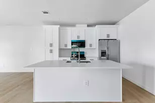 1325 35th St, Galveston, TX 77550 - Photo 8