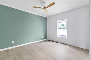 1325 35th St, Galveston, TX 77550 - Photo 12