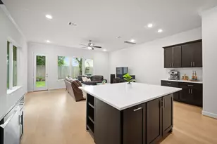 1648 Bonnie Brae St, Houston, TX 77006 - Photo 6