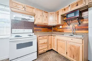 227 N Austin Dr, Angleton, TX 77515 - Photo 16