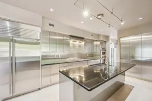 5 River Hollow Ln, Houston, TX 77027 - Photo 2