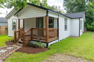 130 E Bernard St, Clute, TX 77531 - Photo 2