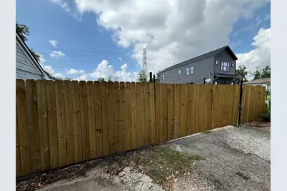 220 E 37th Street, Houston, TX 77018 - Photo 2