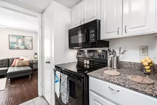 8003 Woodway Dr, Houston, TX 77063 - Photo 2