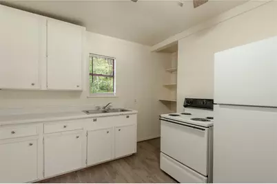 712 Cline Street #D, Huntsville, TX 77340 - Photo 8