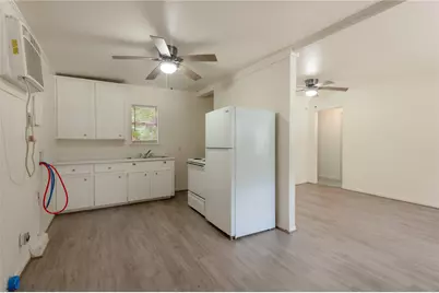 712 Cline Street #D, Huntsville, TX 77340 - Photo 6