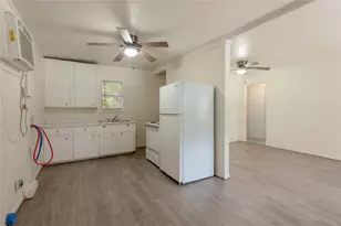 712 Cline St, Huntsville, TX 77340 - Photo 6
