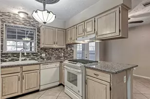 45 Coralberry Rd, The Woodlands, TX 77381 - Photo 12