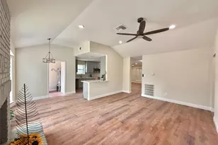 8911 Hendon Ln, Houston, TX 77036 - Photo 8