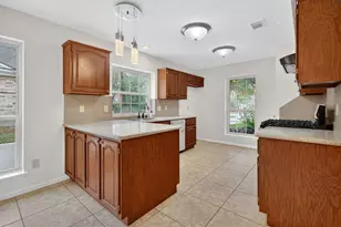 103 Breezy Point Pl, The Woodlands, TX 77381 - Photo 10