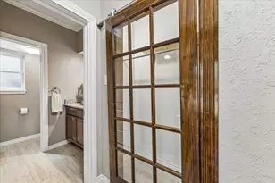 1030 Crossroads Dr, Houston, TX 77079 - Photo 18