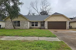 4019 Lemon Tree Ln, Houston, TX 77088 - Photo 1