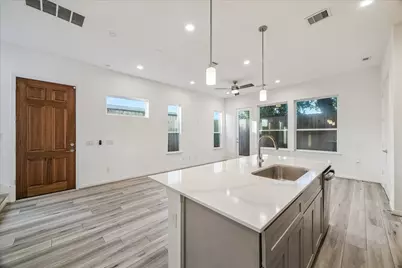 1524 Ojeman Road #D, Houston, TX 77055 - Photo 6