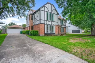 1119 Trowbridge Dr, Houston, TX 77062 - Photo 2