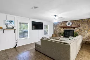 1512 County Rd 3709, Splendora, TX 77372 - Photo 10