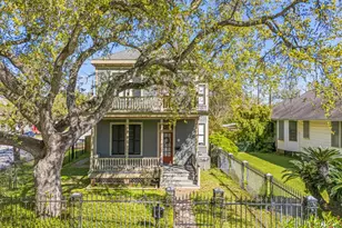 3828 Bernardo De Galvez Ave, Galveston, TX 77550 - Photo 1