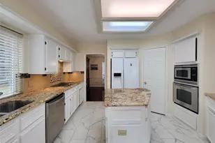 3926 Felicia Dr, Sugar Land, TX 77479 - Photo 10