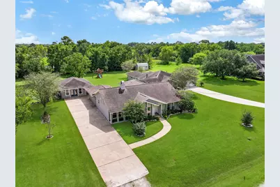 304 Chester Drive, Friendswood, TX 77546 - Photo 2
