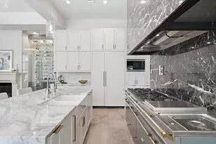 2615 Yupon St, Houston, TX 77006 - Photo 18