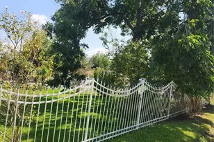 806 E 38th St, Houston, TX 77022 - Photo 4