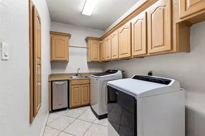 704 Heritage Oaks Dr, Angleton, TX 77515 - Photo 16