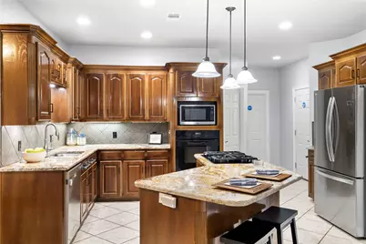 704 Heritage Oaks Dr, Angleton, TX 77515 - Photo 6