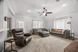202 W Larkspur Dr, Alvin, TX 77511 - Photo 12