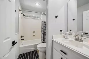 202 W Larkspur Dr, Alvin, TX 77511 - Photo 18