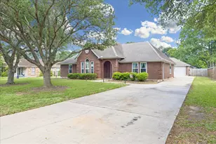 202 W Larkspur Dr, Alvin, TX 77511 - Photo 6